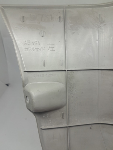 Acabamento Porta Dianteira Esquerda Corolla 98/02 Detalhe