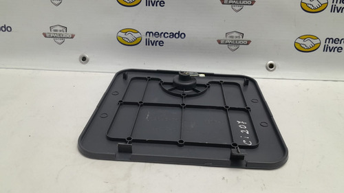 Tampa Caixa Ferramentas Macaco Mala Hilux 97/04 Detalhe