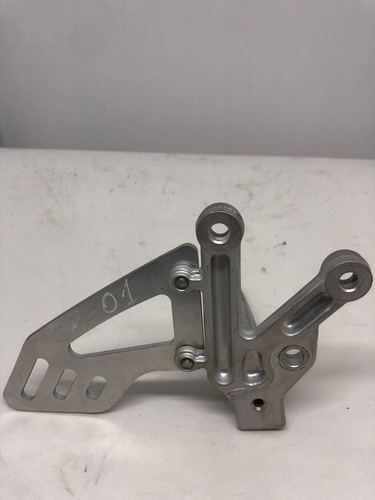 Suporte Bacalhau Pedaleira Esquerda Aprilia  2011/2015.