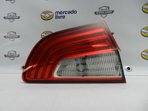 Lanterna Tampa Lado Esquerdo Fiat Grand Siena 12/18 Detalhe
