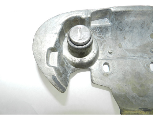 Suporte Maçaneta Externa Dianteira Esquerda Vw Corsa 02/12