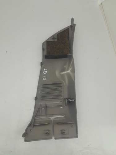 Moldura Cinto Traseiro Esquerdo Toyota Corolla 98/02 Detalhe