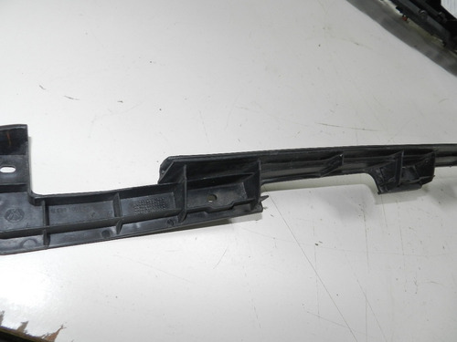 Suporte Guia Parachoque Central Tras Vw Fox 04/10 5z0807863b