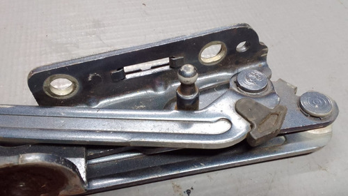 Dobradiça Esquerda Porta Malas C4 Pallas. 23634