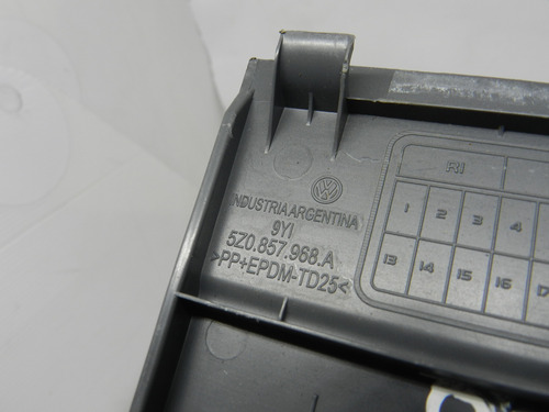 Tampa Caixa Fusível Fox Spacefox Crossfox 06/10 5z0857968a