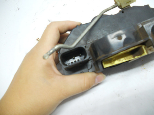 Fechadura Traseira Esquerda Gm Agile 2010 A 2014 13505642