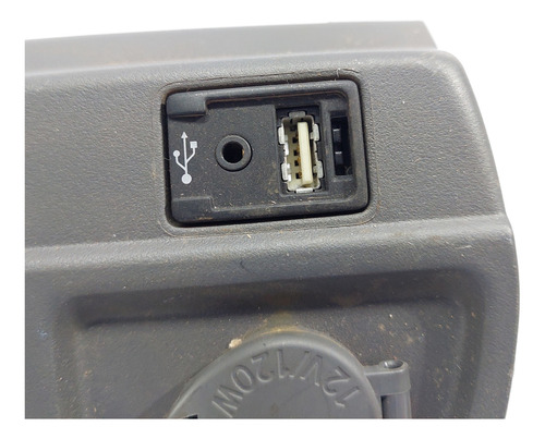 Entrada Usb / Auxiliar Com Moldura Hilux Ano 2006 A 2015