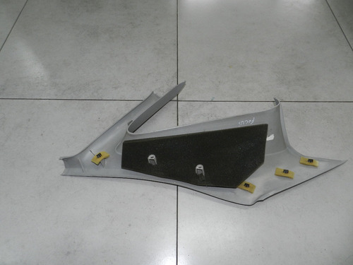 Moldura Coluna Traseira Direita Ford Focus 1999 2000 A 2004