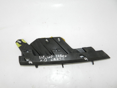 Guia Suporte Inferior Farol Direito Cruze 12/16 Com Detalhe