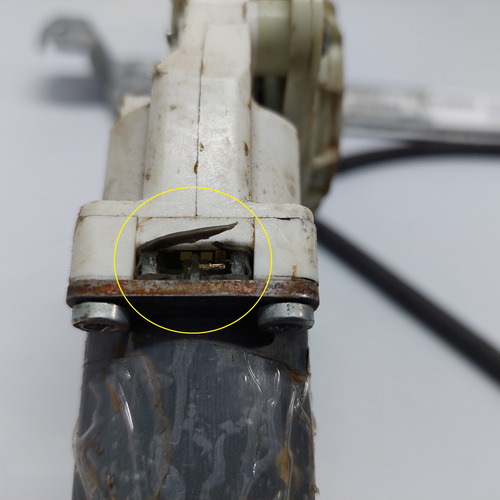 Maquina Dianteira Esquerda Compass 2012 A 2015 Plug Quebrado