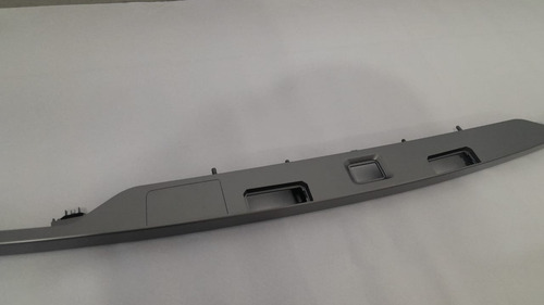 Acabamento Friso Tampa Tras Sem Luz Land Rover Evoque 10/18