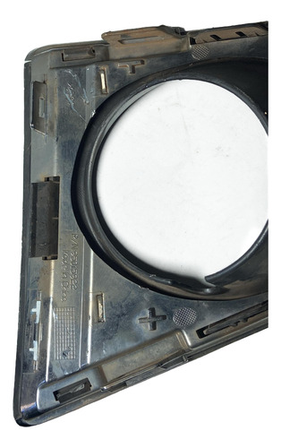 Moldura Grade Farol Milha Tracker Dir 2014 2015 2016 Detalhe