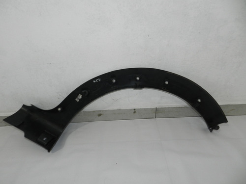 Moldura Para-lama Tras Direito Renault Sandero 08/15 Detalhe