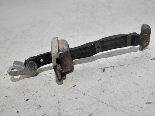 Limitador Porta Traseira Esquerda Toyota Yaris  2021 2022