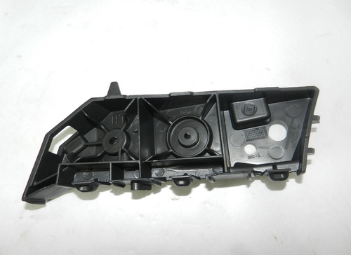 Guia Para-choque Dianteiro Esquerdo Gm Cobalt 12/16 52034295