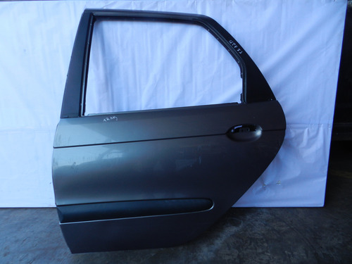 Porta Traseira Esquerda Renault Scenic Megane 99/05 Detalhe