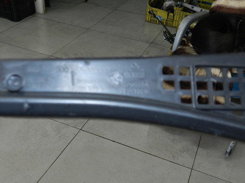 Grade Churrasqueira Direita Renault Sandero 2009 8200599970