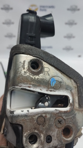 Fechadura Manual C/ Trava Elet Dianteira Direita Hilux 05/15