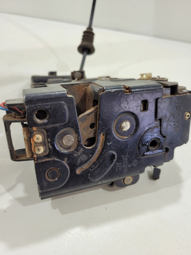 Fechadura Porta D.d Vw Golf 98/04 3b0837868 (r)