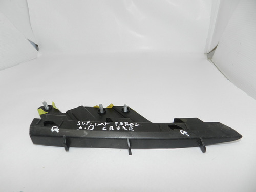 Guia Suporte Inferior Farol Direito Cruze 12/16 Com Detalhe