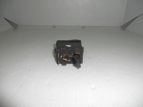 Botão Pisca Alerta Vw Santana 1991 A 1998 3259532351