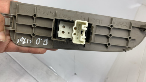 Comando Botão Vidro Elétrico D Direito Corolla 98/02 Detalhe