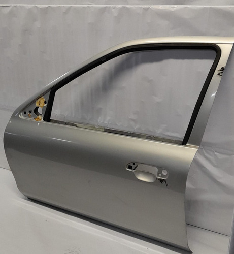 Porta Dianteira Esquerda Ford Mondeo Clx 98/01 Com Detalhe