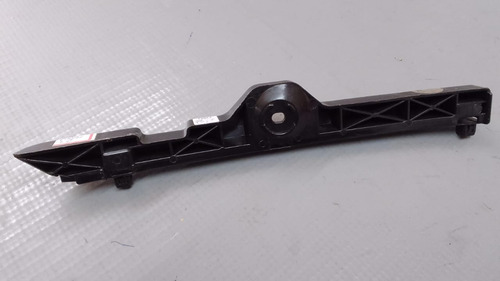Guia Parachoque Dianteiro Esquerdo Toyota Hilux 05/15  23901