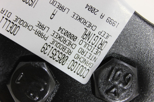 Gancho Reboque Para-choque Diant Cherokee Laredo 99/04 Usado