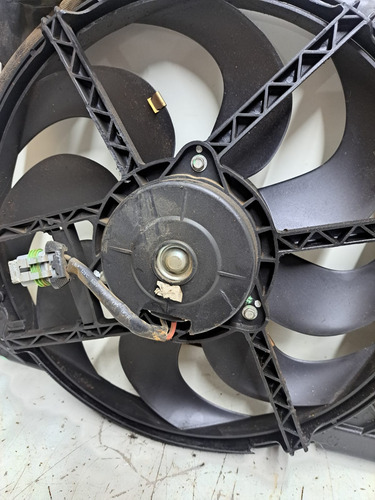 Ventoinha Defletor Ford Focus 2.0 2011 2012 2013 9m558t000ad