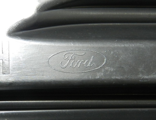 Moldura Farol Milha Lado Direito Ford New Fiesta 2014 A 2017