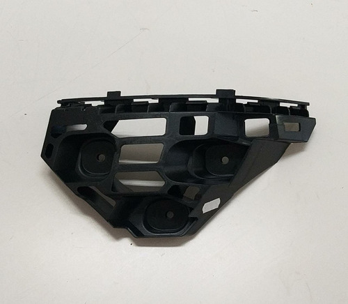 Guia Parachoque Traseiro Direito Vw Polo Virtus 6ec807378a