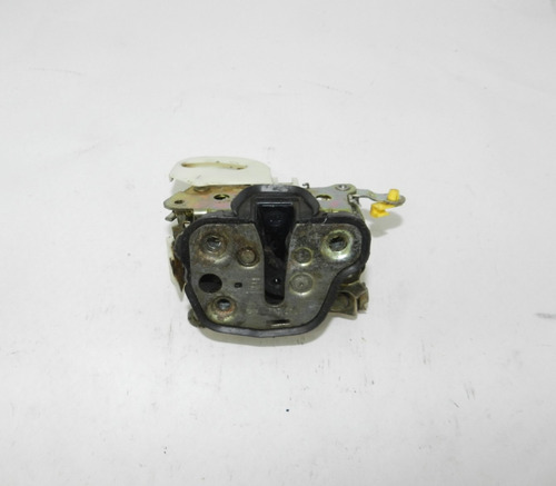 Fechadura Manual Dianteira Direita Gm Corsa 94/10 90451282