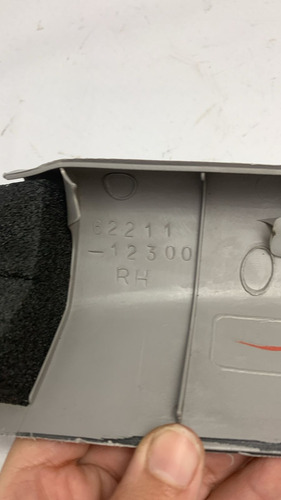 Moldura Coluna Parabrisa Direita Corolla 98/02 Detalhe