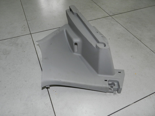 Moldura Direita Porta Malas Renault Sandero 2009 8200529795