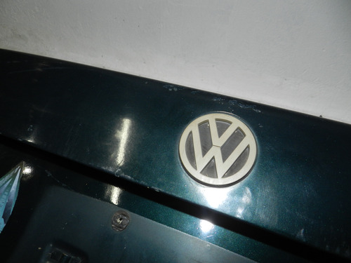 Tampa Traseira Porta-malas Vw Santana 91/05 Detalhe