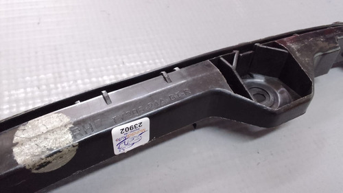 Guia Parachoque Dianteiro Direito Toyota Hilux 05/15  23902