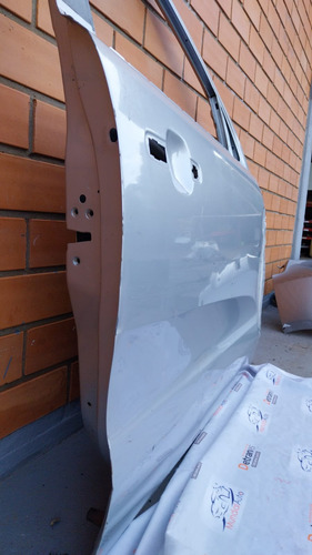 Porta Dianteira Lado Direito Ranger 13/21 4 Pts Detalhe