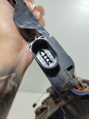 Fechadura Porta D.d Vw Golf 98/04 3b0837868 (r)