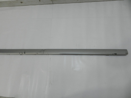 Friso Lateral Esquerdo Sandero Stepway 1.6 16v 2009 Detalhe