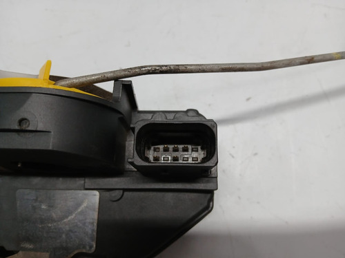 Fechadura Da Porta Dianteira Esquerda Gm Tracker 2014 A 2019