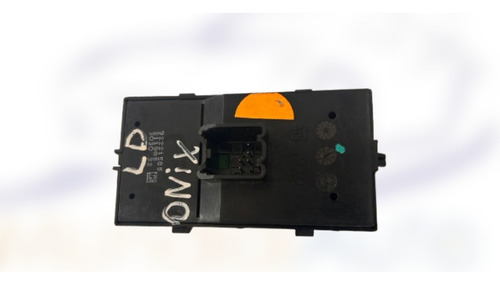 Botao Vidro Dianteiro Direito Gm Onix Prisma 13 A 16. 23069