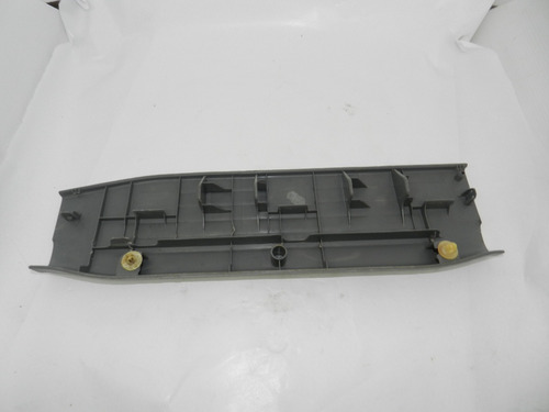 Soleira Porta Traseira Esquerda Toyota Hilux 06/15 