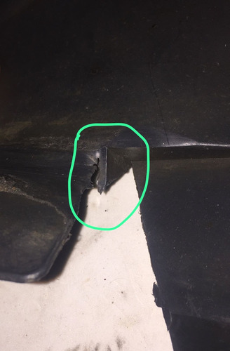 Para-barro Dianteiro Ld Mercedes C180 C200 10/16 Detalhe