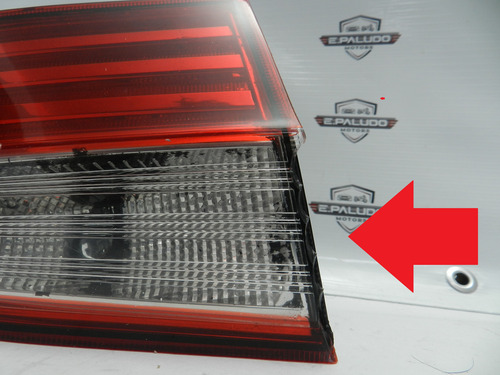 Lanterna Tampa Lado Esquerdo Fiat Grand Siena 12/18 Detalhe