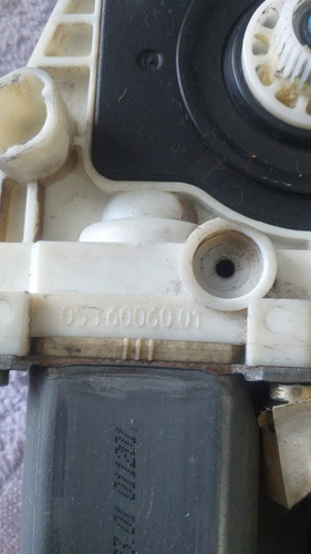 Motor Vidro Elétrico Traseiro Direito Jetta Bora 0536006001
