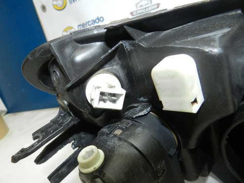Farol Dianteiro Esquerdo Peugeot 206 99/10 C Detalhe