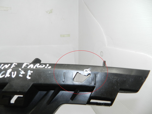 Guia Suporte Inferior Farol Esquerdo Cruze 12/16 Com Detalhe