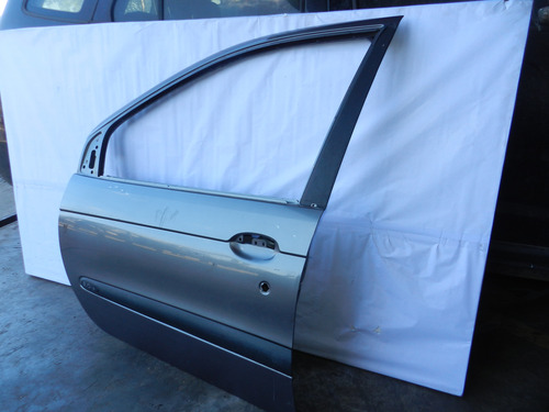 Porta Dianteira Esquerda Renault Scenic Megane 99/05 Detalhe