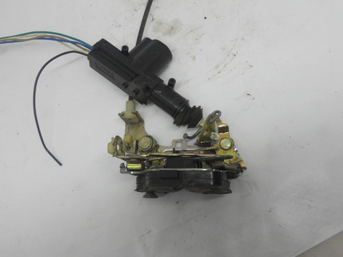 Fechadura Porta Dianteira Direita Gm Celta 2000 A 2006